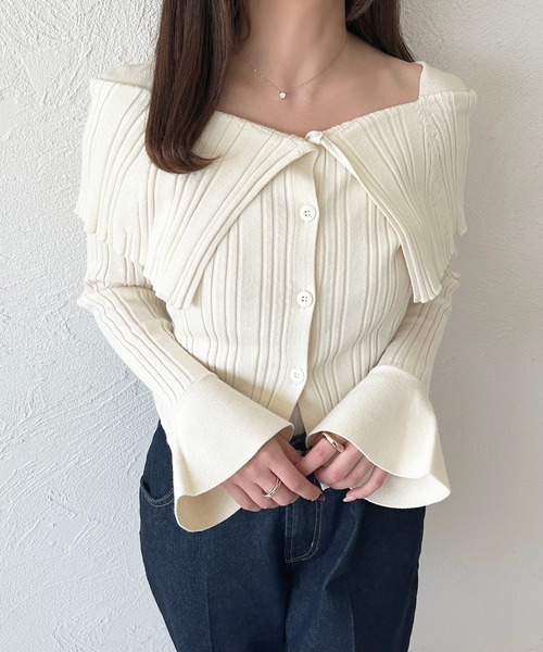 apres jour(アプレジュール)の「オフショル風ビッグカラーニットカーディガン(カーディガン/ボレロ・レディース・ボルドー/ブラック/アイボリー/チャコールグレー・X-LARGE/フリー)」の2枚目の写真