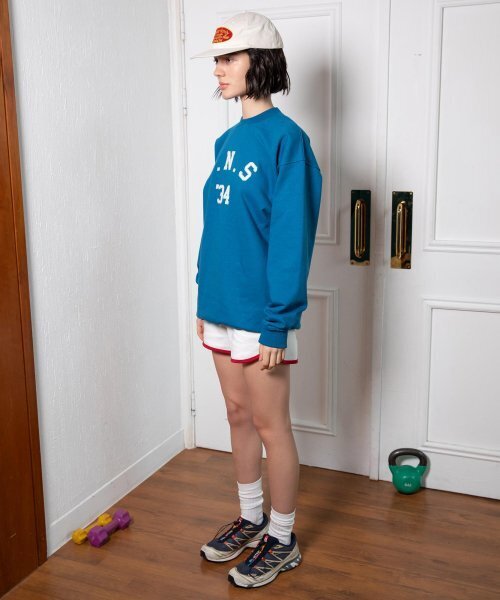 MENASOO(ミナス)の「UNISEX MNS34 APPLIQUE SWEATSHIRT_BLUE(スウェット・レディース・ブルー・F)」の4枚目の写真