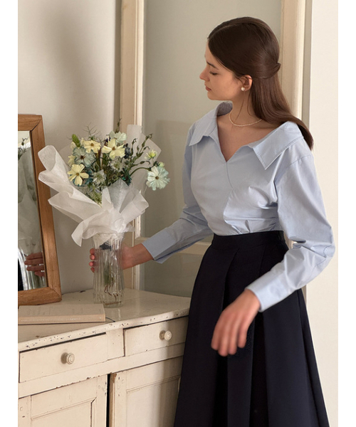 LAUTREDE MIN(ロートルドミン)の「Lautre Amanda Blue Off - shirts(シャツ/ブラウス・レディース・スカイブルー・X-SMALL/SMALL/MEDIUM)」の2枚目の写真