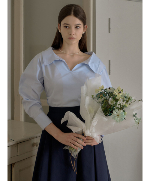 LAUTREDE MIN(ロートルドミン)の「Lautre Amanda Blue Off - shirts(シャツ/ブラウス・レディース・スカイブルー・X-SMALL/SMALL/MEDIUM)」の4枚目の写真