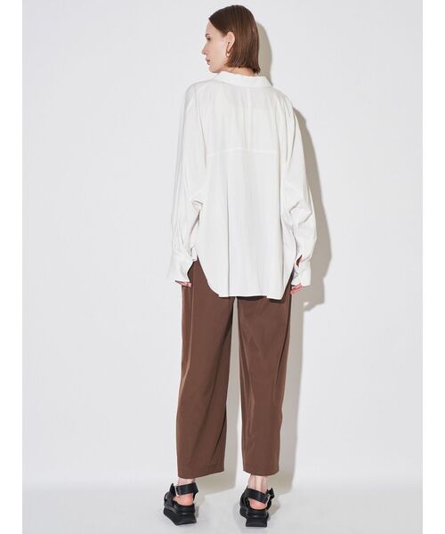 ELENDEEK（エレンディーク）の「ドルマンフィブリルシャツ（シャツ/ブラウス・レディース・オフホワイト/ライトブルー/イエロー・FREE）」の17枚目の写真