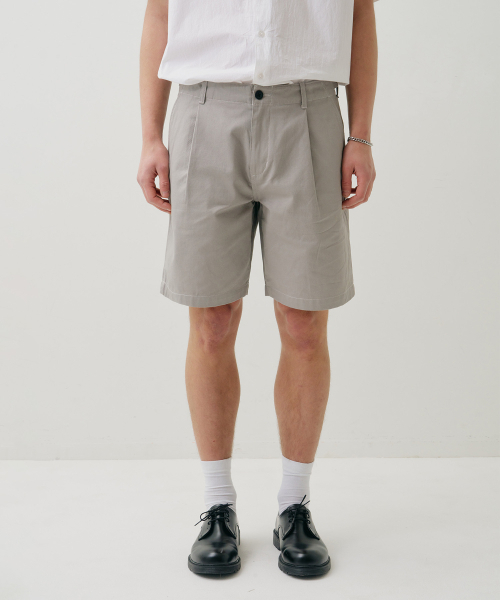 FIELDERS(フィールダーズ)の「BASIC STANDARD FIT ONE-TUCK SHORTS GREY(その他パンツ・メンズ・その他・MEDIUM/LARGE)」の1枚目の写真