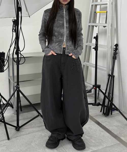 Figments(フィグメンツ)の「ナンバーパッチカーブワイドパンツ(その他パンツ・レディース・チャコールグレー/アイボリー・SMALL/MEDIUM)」の6枚目の写真