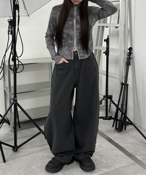 Figments(フィグメンツ)の「ナンバーパッチカーブワイドパンツ(その他パンツ・レディース・チャコールグレー/アイボリー・SMALL/MEDIUM)」の7枚目の写真