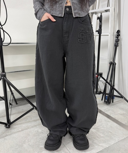 Figments(フィグメンツ)の「ナンバーパッチカーブワイドパンツ(その他パンツ・レディース・チャコールグレー/アイボリー・SMALL/MEDIUM)」の8枚目の写真