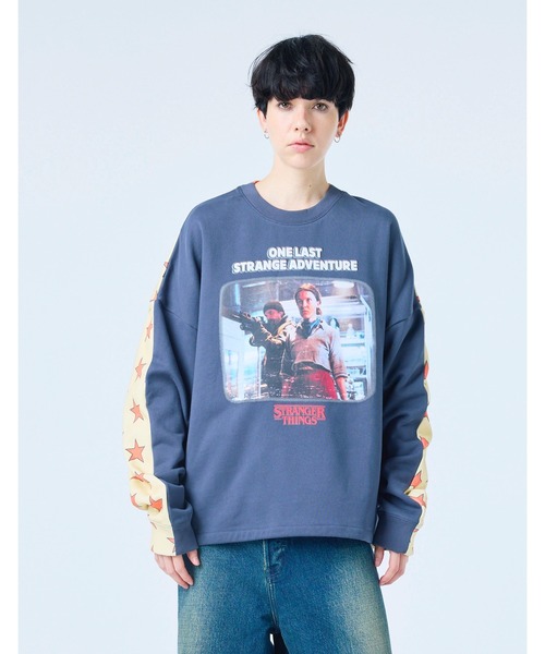 Little sunny bite(リトルサニーバイト)の「《Little sunny bite》stranger things x little sunny bite graphic sweat top(スウェット・レディース・ネイビー/ブラック・MEDIUM/SMALL)」の1枚目の写真