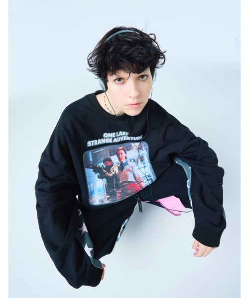 Little sunny bite(リトルサニーバイト)の「《Little sunny bite》stranger things x little sunny bite graphic sweat top(スウェット・レディース・ネイビー/ブラック・MEDIUM/SMALL)」の2枚目の写真