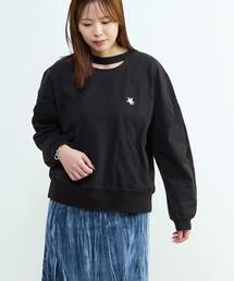 CUT-OUT NECK TOP