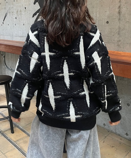 ROGER AND RAW（ロジャーアンドロウ）の「クロスジャガードニットプルオーバー（ニット/セーター・レディース・ブラック/ライトブラウン・FREE）」の6枚目の写真