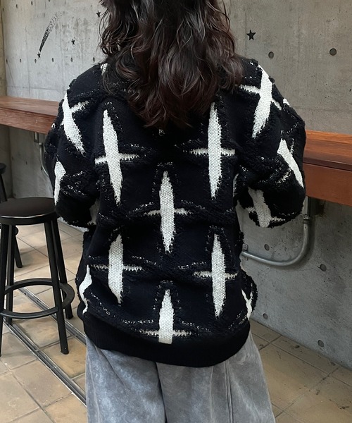 ROGER AND RAW（ロジャーアンドロウ）の「クロスジャガードニットプルオーバー（ニット/セーター・レディース・ブラック/ライトブラウン・FREE）」の5枚目の写真
