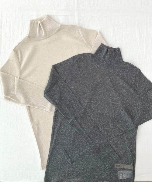 Q(キュー)の「ラメシアーハイネックインナー(Tシャツ/カットソー・レディース・アイボリー/チャコールグレー・MEDIUM)」の7枚目の写真