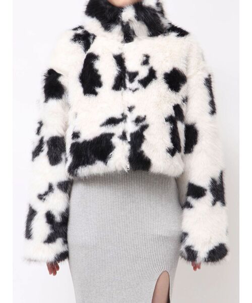 GYDA(ジェイダ)の「【WEB限定】COW PATTERN フェイクファーコート(ブルゾン・レディース・ブラック/ブラウン・FREE)」の15枚目の写真