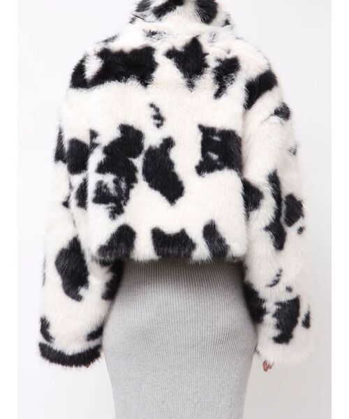 GYDA(ジェイダ)の「【WEB限定】COW PATTERN フェイクファーコート(ブルゾン・レディース・ブラック/ブラウン・FREE)」の17枚目の写真