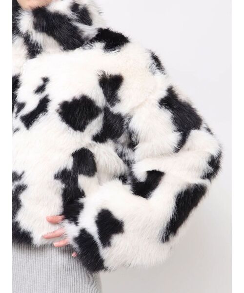 GYDA(ジェイダ)の「【WEB限定】COW PATTERN フェイクファーコート(ブルゾン・レディース・ブラック/ブラウン・FREE)」の19枚目の写真