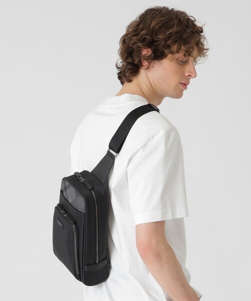 BLACK LABEL CRESTBRIDGE(ブラックレーベル・クレストブリッジ)の「ナイロンコンビカルゼシャドークレストブリッジチェックビジネスボディバッグ(ボディバッグ/ウエストポーチ・メンズ・ネイビー/ブラック・FREE)」の3枚目の写真