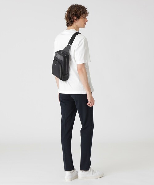 BLACK LABEL CRESTBRIDGE(ブラックレーベル・クレストブリッジ)の「ナイロンコンビカルゼシャドークレストブリッジチェックビジネスボディバッグ(ボディバッグ/ウエストポーチ・メンズ・ネイビー/ブラック・FREE)」の4枚目の写真