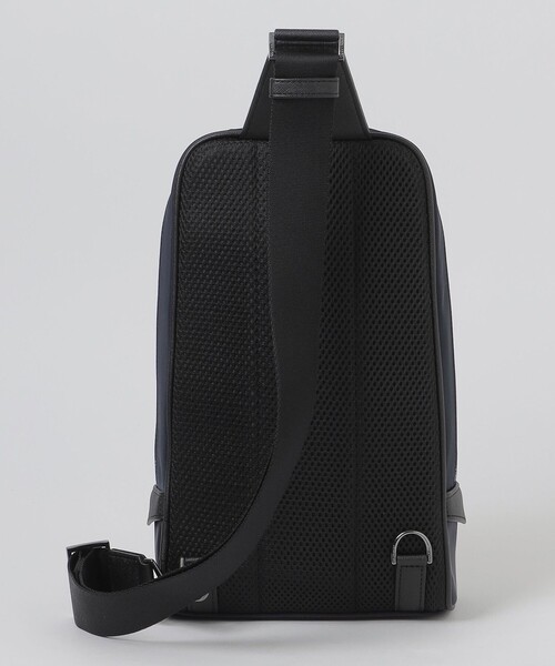 BLACK LABEL CRESTBRIDGE(ブラックレーベル・クレストブリッジ)の「ナイロンコンビカルゼシャドークレストブリッジチェックビジネスボディバッグ(ボディバッグ/ウエストポーチ・メンズ・ネイビー/ブラック・FREE)」の11枚目の写真