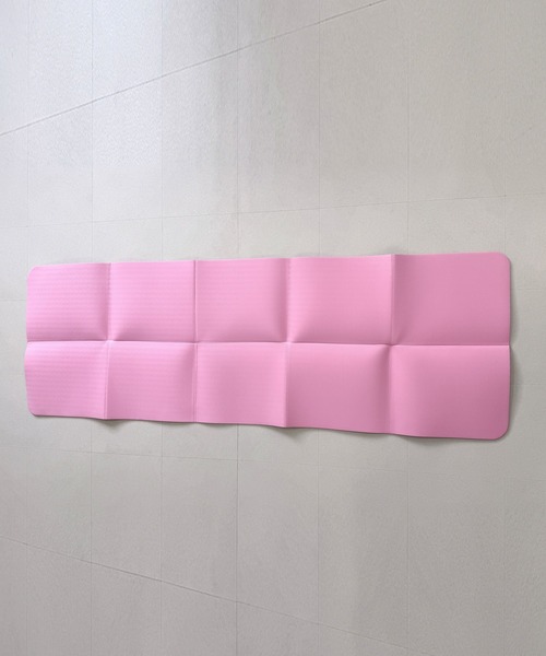 DAY CLOSET(デイ クローゼット)の「【大判サイズ183cm×61cm/厚手6mm/ズレ防止エンボス加工】折りたためる 軽量 ポータブル フィットネス ヨガマット(スポーツグッズ・メンズ・ライラック/グレー×ピンク/ブルー系その他/ブラック×グレー/バイオレット/ピンク系その他/パープル系その他・ONE SIZE)」の21枚目の写真