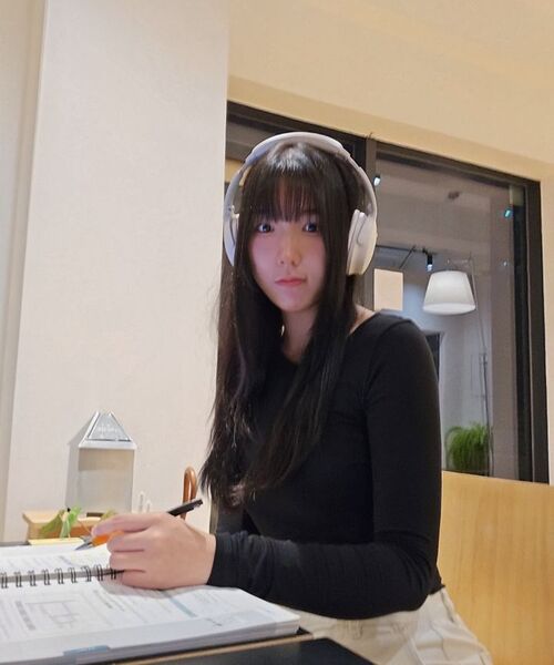 MUSINSA STANDARD WOMAN（ムシンサスタンダードウーマン）の「ウィメンズ テンセル スリム カットアウト ストリング 長袖Tシャツ [ブラック]（Tシャツ/カットソー・レディース・その他・X-SMALL/SMALL/MEDIUM/LARGE）」の5枚目の写真