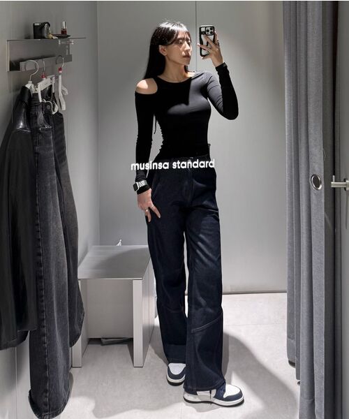 MUSINSA STANDARD WOMAN（ムシンサスタンダードウーマン）の「ウィメンズ テンセル スリム カットアウト ストリング 長袖Tシャツ [ブラック]（Tシャツ/カットソー・レディース・その他・X-SMALL/SMALL/MEDIUM/LARGE）」の9枚目の写真