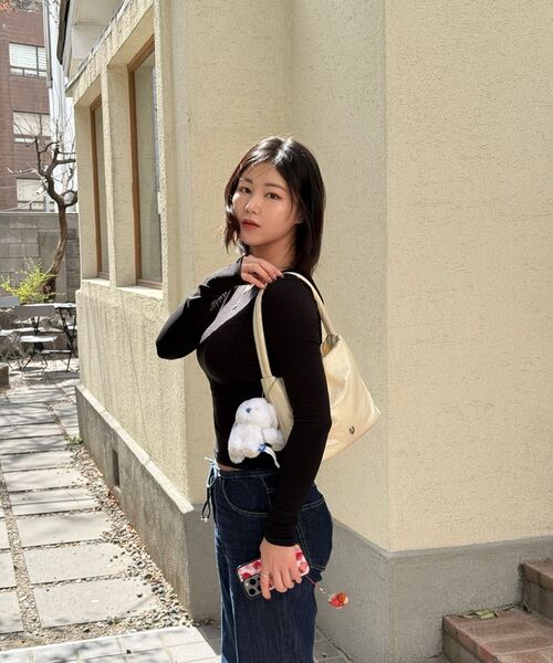 MUSINSA STANDARD WOMAN（ムシンサスタンダードウーマン）の「ウィメンズ テンセル スリム カットアウト ストリング 長袖Tシャツ [ブラック]（Tシャツ/カットソー・レディース・その他・X-SMALL/SMALL/MEDIUM/LARGE）」の14枚目の写真