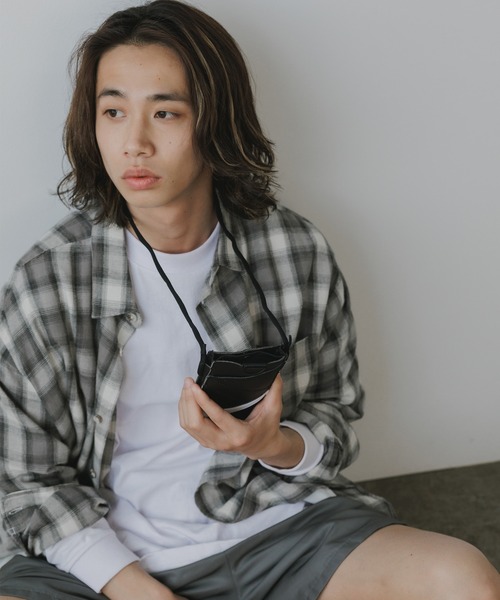 NIKE(ナイキ)の「NIKE/ナイキ プレミアム フォーンクロスボディー ショルダーポーチ 秋 秋服 2026年秋冬(ショルダーバッグ・メンズ・ブラック・FREE)」の3枚目の写真
