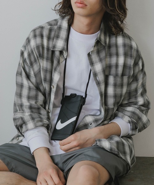 NIKE(ナイキ)の「NIKE/ナイキ プレミアム フォーンクロスボディー ショルダーポーチ 秋 秋服 2026年秋冬(ショルダーバッグ・メンズ・ブラック・FREE)」の2枚目の写真