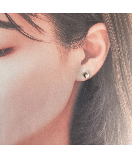 tone（トーン）の「【-lensa-】小さなポイントピアス(MA)（ピアス（両耳用）・レディース・シルバー・FREE）」の4枚目の写真