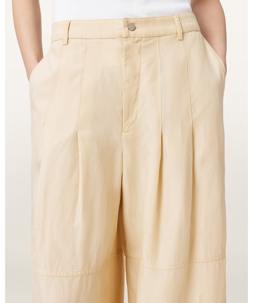ALLSAINTS(オールセインツ)の「SHERELL BARREL LEG TROUSERS | SHERELL バレル レッグ トラウザー(その他パンツ・レディース・ホワイト系・4/6/8/10)」の3枚目の写真