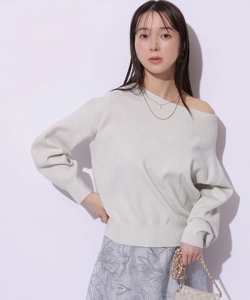 Mystrada（マイストラーダ）の「ゆるラメオフショルニット（ニット/セーター・レディース・ライトイエロー/ブルー/ブラック/ホワイト/ピンク系その他5・38）」の2枚目の写真