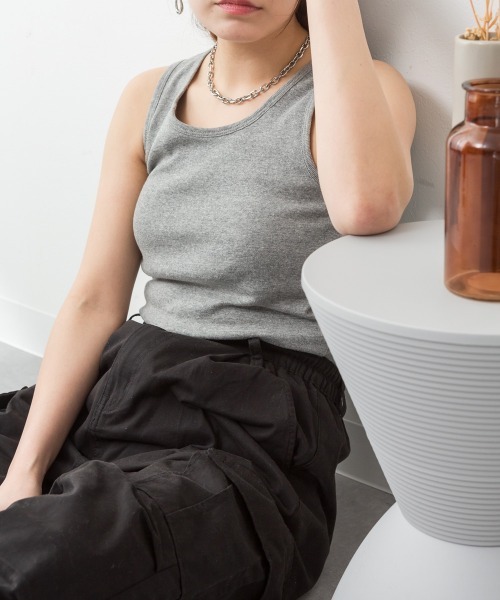 aity(アイティ)の「M-4L カップ付き コットンフライス タンクトップ 夏服(タンクトップ・レディース・ネイビー/グレイッシュベージュ/ブラック/オフホワイト/杢グレー/チャコールグレー/カーキ・LL/L/M/4L/3L)」の4枚目の写真