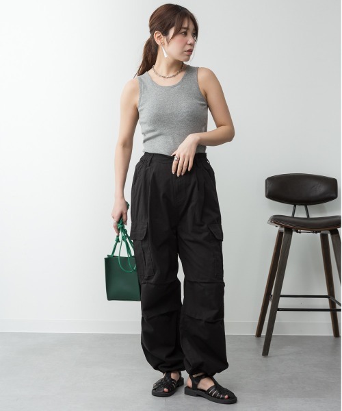 aity(アイティ)の「M-4L カップ付き コットンフライス タンクトップ 夏服(タンクトップ・レディース・ネイビー/グレイッシュベージュ/ブラック/オフホワイト/杢グレー/チャコールグレー/カーキ・LL/L/M/4L/3L)」の19枚目の写真