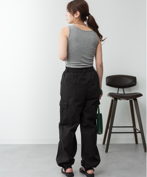 aity(アイティ)の「M-4L カップ付き コットンフライス タンクトップ 夏服(タンクトップ・レディース・ネイビー/グレイッシュベージュ/ブラック/オフホワイト/杢グレー/チャコールグレー/カーキ・LL/L/M/4L/3L)」の20枚目の写真