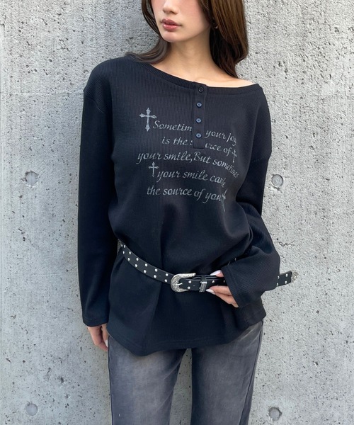 3.3 Field Trip (3.3フィールドトリップ)の「3.3 Field Trip/クロスロゴオフショルヘンリーネックロングスリーブ(Tシャツ/カットソー・レディース・ブラック/カーキ/グレー・FREE)」の2枚目の写真