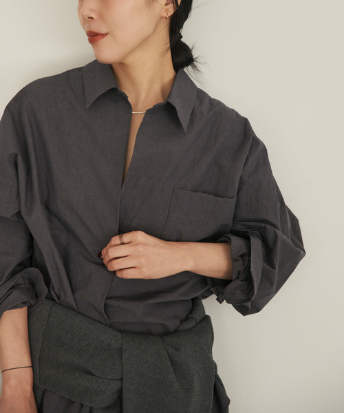 plage(プラージュ)の「relaxy slit シャツ(シャツ/ブラウス・レディース・ボルドー/チャコールグレー/バーガンディー・FREE)」の15枚目の写真