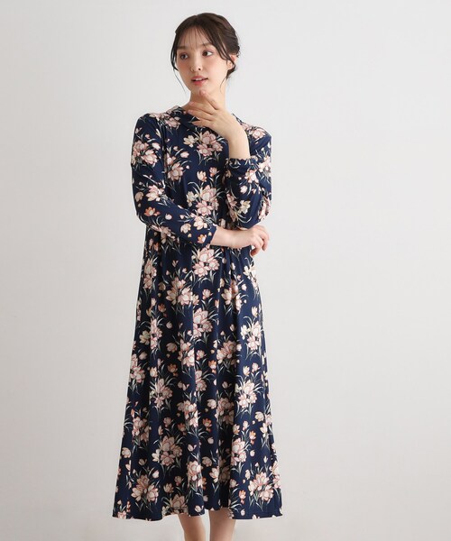 LAURA ASHLEY(ローラアシュレイ)の「【洗える/ジャージ素材/同柄アイテムあり】サトクリフ チューリップス柄ワンピース(ワンピース・レディース・グリーン系1/ネイビー系/ブルー系その他2・40/38)」の4枚目の写真