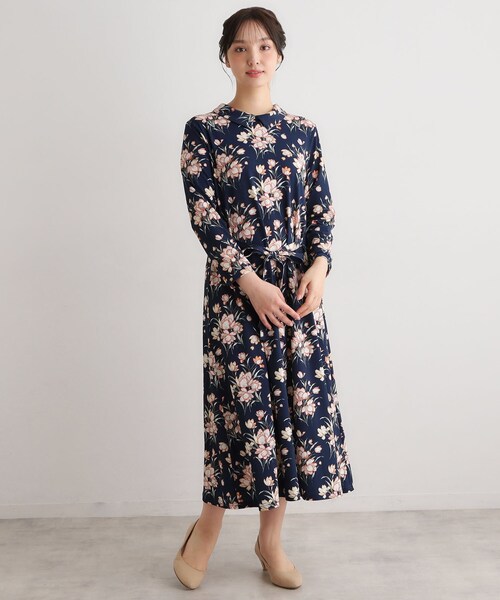LAURA ASHLEY(ローラアシュレイ)の「【洗える/ジャージ素材/同柄アイテムあり】サトクリフ チューリップス柄ワンピース(ワンピース・レディース・グリーン系1/ネイビー系/ブルー系その他2・40/38)」の5枚目の写真