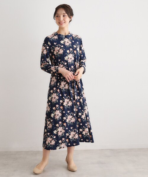 LAURA ASHLEY(ローラアシュレイ)の「【洗える/ジャージ素材/同柄アイテムあり】サトクリフ チューリップス柄ワンピース(ワンピース・レディース・グリーン系1/ネイビー系/ブルー系その他2・40/38)」の6枚目の写真