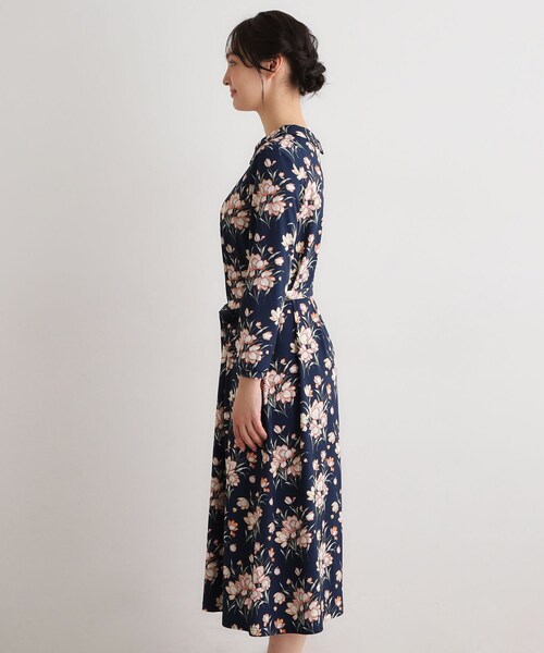 LAURA ASHLEY(ローラアシュレイ)の「【洗える/ジャージ素材/同柄アイテムあり】サトクリフ チューリップス柄ワンピース(ワンピース・レディース・グリーン系1/ネイビー系/ブルー系その他2・40/38)」の13枚目の写真