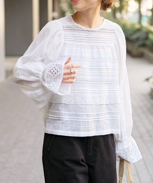 Spick & Span(スピックアンドスパン)の「ne Quittez pas / ヌキテパ 別注Pintuck & Lace Blouse*(シャツ/ブラウス・レディース・ホワイト/ネイビー・FREE)」の17枚目の写真