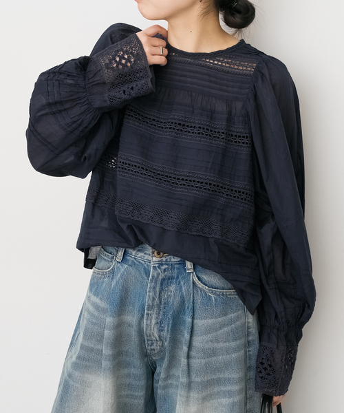 Spick & Span(スピックアンドスパン)の「ne Quittez pas / ヌキテパ 別注Pintuck & Lace Blouse*(シャツ/ブラウス・レディース・ホワイト/ネイビー・FREE)」の21枚目の写真