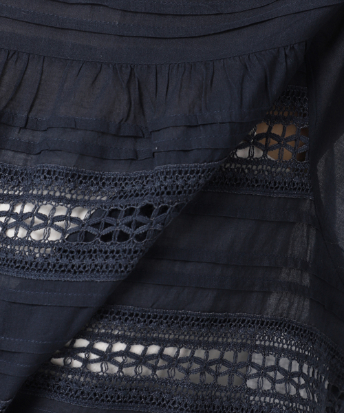 Spick & Span(スピックアンドスパン)の「ne Quittez pas / ヌキテパ 別注Pintuck & Lace Blouse*(シャツ/ブラウス・レディース・ホワイト/ネイビー・FREE)」の10枚目の写真