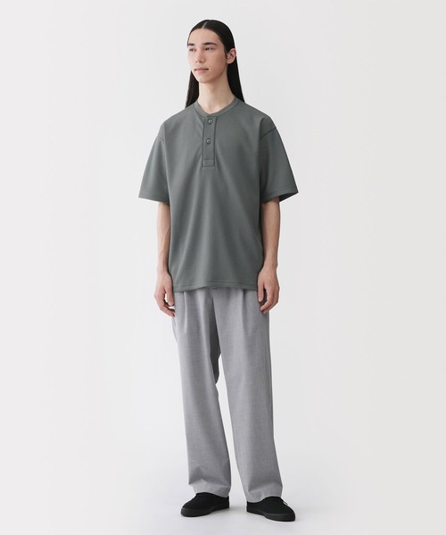 無印良品(ムジルシリョウヒン)の「紳士 UVカット乾きやすいワッフルヘンリーネック半袖Tシャツ(Tシャツ/カットソー・メンズ・ブラック/スモーキーグリーン系/オフホワイト/チャコールグレー・S/M/L/XL)」の12枚目の写真