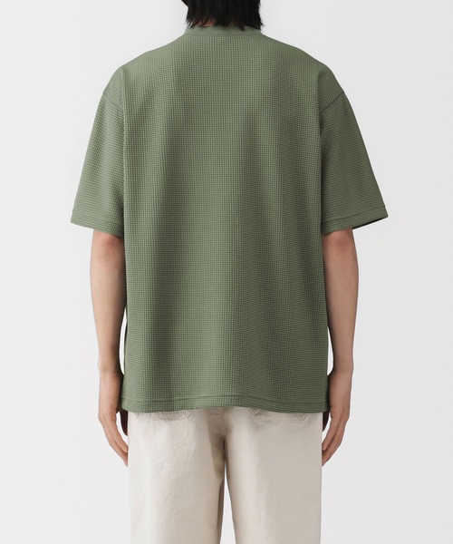 無印良品(ムジルシリョウヒン)の「紳士 UVカット乾きやすいワッフルヘンリーネック半袖Tシャツ(Tシャツ/カットソー・メンズ・ブラック/スモーキーグリーン系/オフホワイト/チャコールグレー・S/M/L/XL)」の17枚目の写真