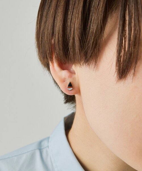 ear PAPILLONNER(イアパピヨネ)の「《スターリングシルバー使用》インレイピアス(ピアス(両耳用)・レディース・ホワイト/ブルー系その他・FREE)」の1枚目の写真
