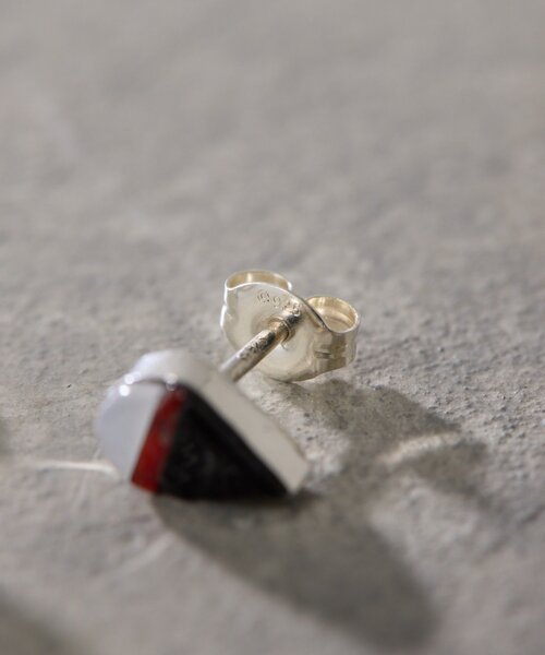 ear PAPILLONNER(イアパピヨネ)の「《スターリングシルバー使用》インレイピアス(ピアス(両耳用)・レディース・ホワイト/ブルー系その他・FREE)」の5枚目の写真