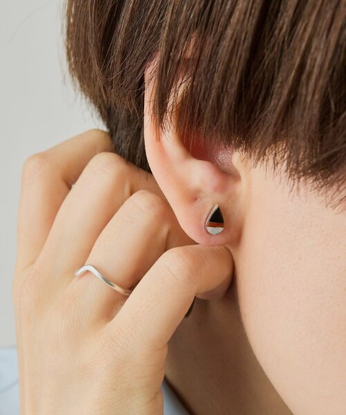 ear PAPILLONNER(イアパピヨネ)の「《スターリングシルバー使用》インレイピアス(ピアス(両耳用)・レディース・ホワイト/ブルー系その他・FREE)」の7枚目の写真