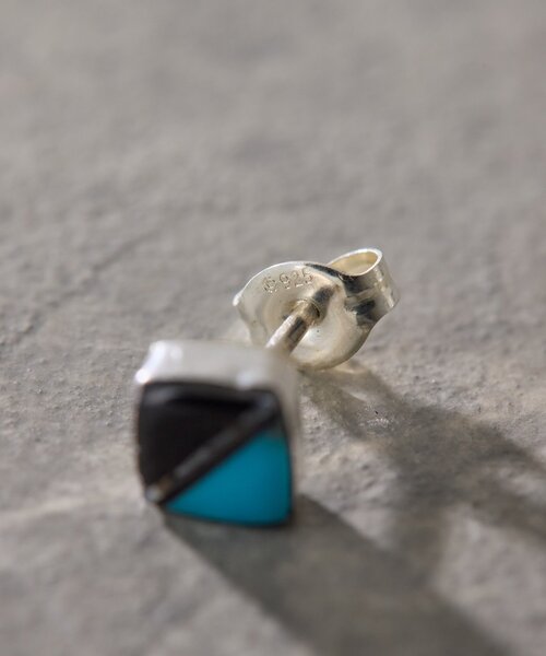 ear PAPILLONNER(イアパピヨネ)の「《スターリングシルバー使用》インレイピアス(ピアス(両耳用)・レディース・ホワイト/ブルー系その他・FREE)」の11枚目の写真