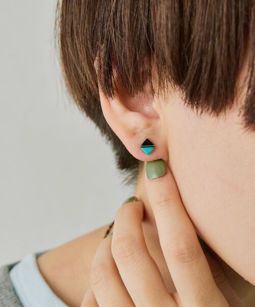 ear PAPILLONNER(イアパピヨネ)の「《スターリングシルバー使用》インレイピアス(ピアス(両耳用)・レディース・ホワイト/ブルー系その他・FREE)」の12枚目の写真