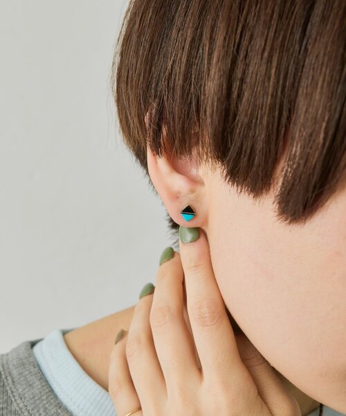 ear PAPILLONNER(イアパピヨネ)の「《スターリングシルバー使用》インレイピアス(ピアス(両耳用)・レディース・ホワイト/ブルー系その他・FREE)」の13枚目の写真